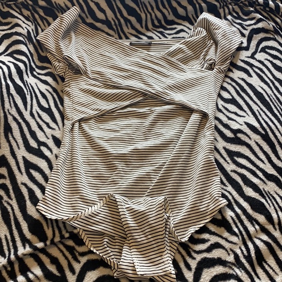 Tunic top black and white off shoulder - Picture 2 of 3